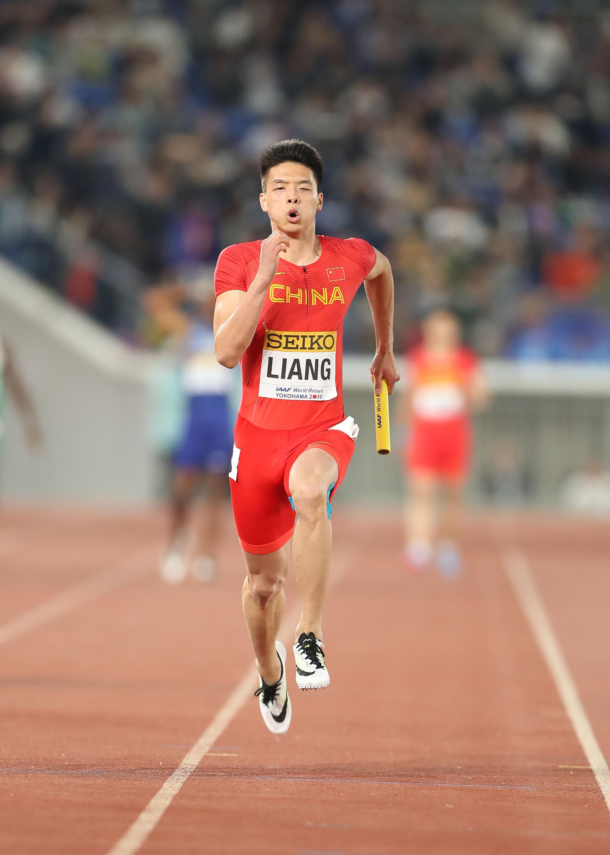 校领导参加测绘科学与技术学院田径“梦之队”成立十周年纪念会暨第二十二届体育节表彰大会